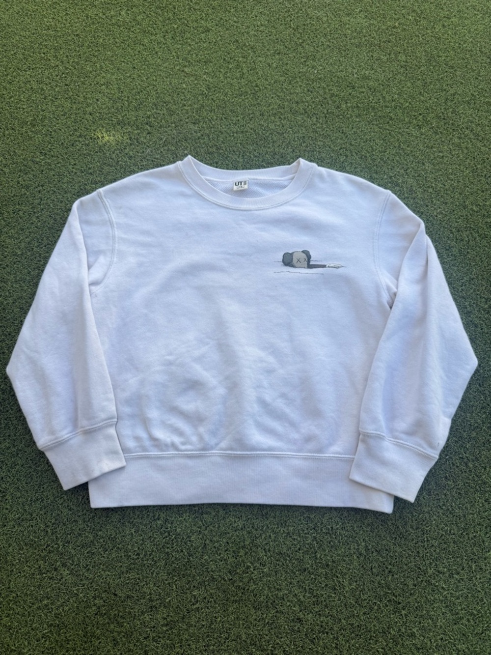 RARE KIDS YOUTH UNIQLO KAWS DESIGNER ARTIST STREETWEAR CREWNECK SWEATER